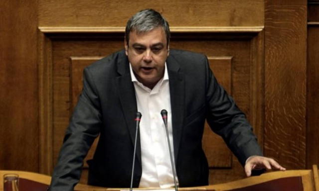 Βερναρδάκης: Η κυβέρνηση μελετά νέο σύστημα αξιολόγησης