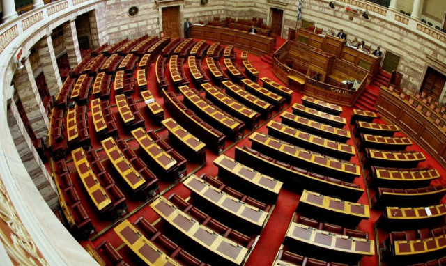 Live η συζήτηση στη Βουλή του νομοσχεδίου με τα προαπαιτούμενα