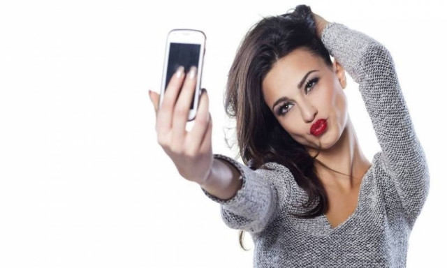 Αντέχετε; Κάντε το τεστ και δείτε πόσο βαρετή είναι η selfie sas