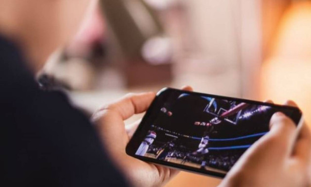 Μέσω smartphone βλέπουν τηλεοπτικό περιεχόμενο οι νέοι στην Ελλάδα