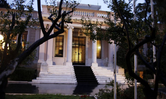 Μαξίμου: Φταίει η αντιπολίτευση που αποσύραμε το παράλληλο πρόγραμμα