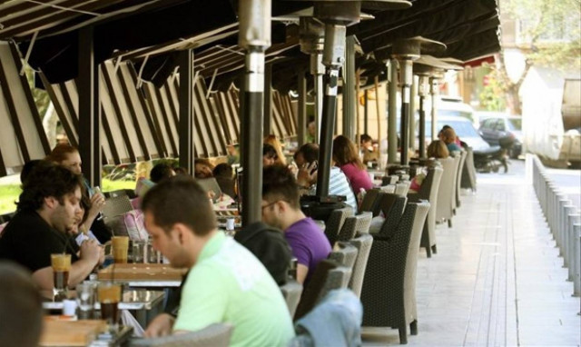 ΕΛΣΤΑΤ: Τα σκήπτρα της ανεργίας σε νεαρές γυναίκες και 24άρηδες