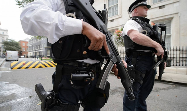 «Τρέξτε, κρυφτείτε και βάλτε το κινητό σας στο αθόρυβο» - Τι εννοούν οι Βρετανοί; (video)