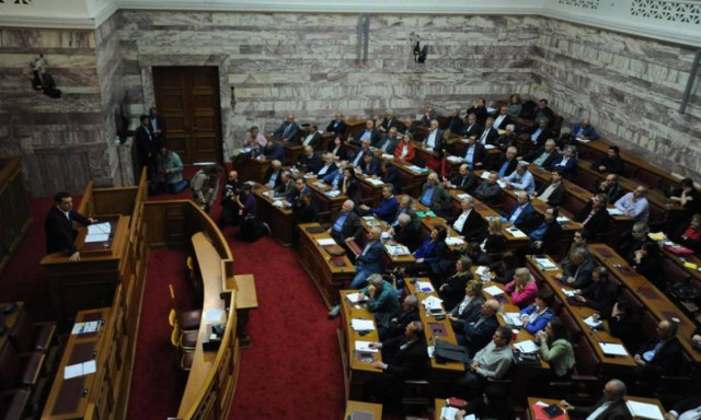 Μαλλιά - κουβάρια στο ΣΥΡΙΖΑ μετά την υποχώρηση για το «παράλληλο πρόγραμμα»