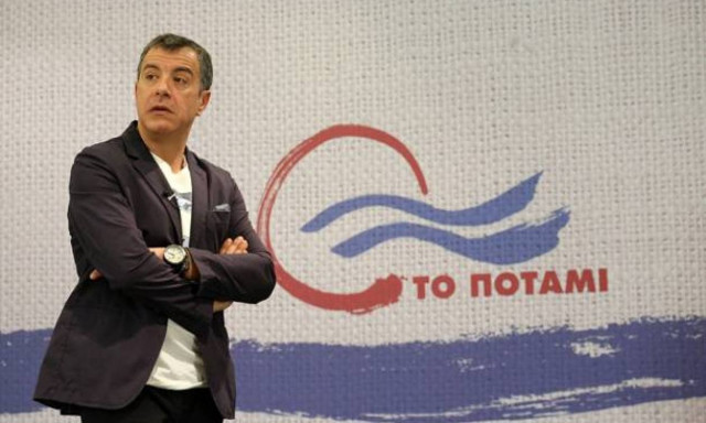 Θεοδωράκης: Χριστουγεννιάτικο παραμύθι το παράλληλο πρόγραμμα της κυβέρνησης