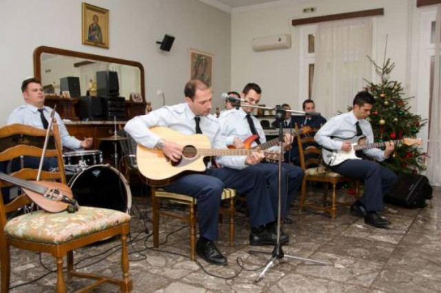 Η Πολεμική Αεροπορία στο πλευρό της τρίτης ηλικίας (pics)