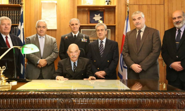 Επίσκεψη Επιτίμων Αρχηγών ΓΕΝ στο Γενικό Επιτελείο Ναυτικού (pics)