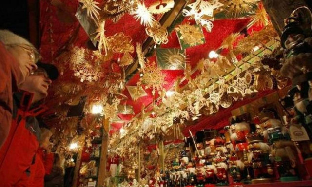 Εορταστικό ωράριο Πρωτοχρονιάς: Πότε θα είναι ανοικτά τα καταστήματα