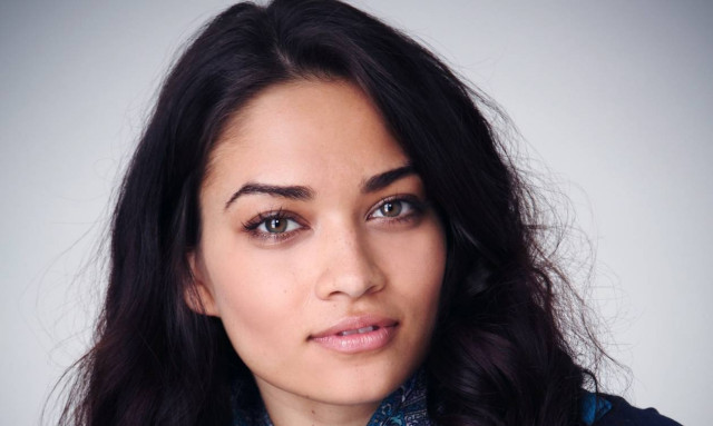 Τι θέλει η πανέμορφη Shanina Shaik τα φετινά Χριστούγεννα; (video)