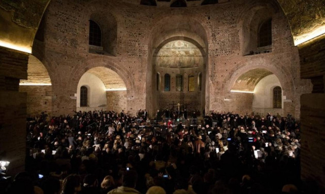 Η στιγμή που ακούστηκε ο Ακάθιστος Ύμνος μέσα στη Ροτόντα (vid)