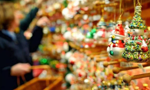 Εορταστικό ωράριο: Μέχρι τι ώρα θα παραμείνουν ανοιχτά σήμερα τα καταστήματα