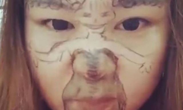 Αυτή είναι η νέα «τρέλα» στο διαδίκτυο: Χορεύοντας με το… πρόσωπο! (video)