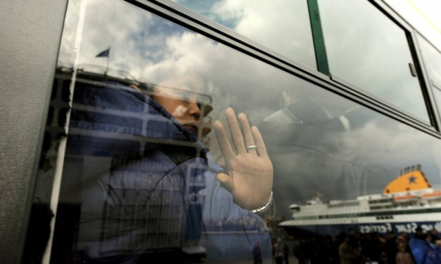 Περισσότεροι από 2.000 πρόσφυγες έφτασαν σήμερα στο λιμάνι του Πειραιά