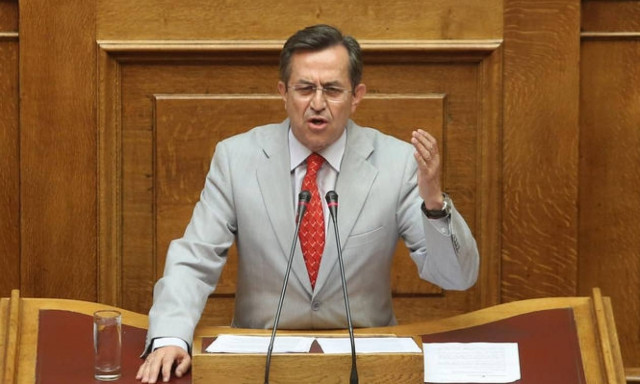 Ερώτηση Νικολόπουλου για τη μείωση μισθών στις καθαρίστριες σχολείων