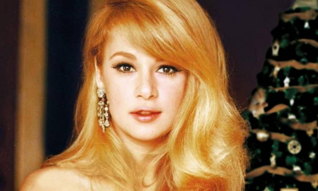 Συλλεκτικό! Οι Χριστουγεννιάτικες ευχές της Αλίκης (vid)