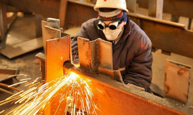 Αυτά είναι τα όρια για τις υπερωρίες εργαζομένων σε βιομηχανίες και βιοτεχνίες