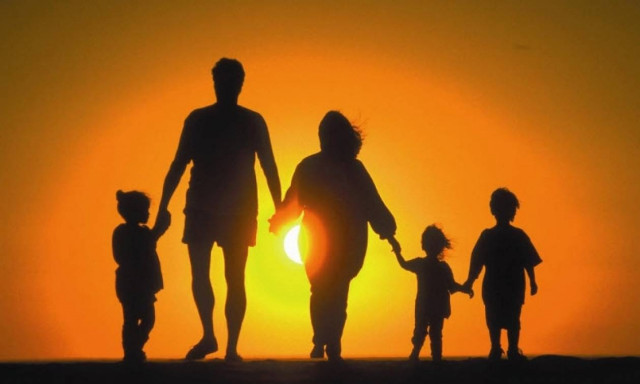 Γονείς: Πώς πιέζουν τα παιδιά τους