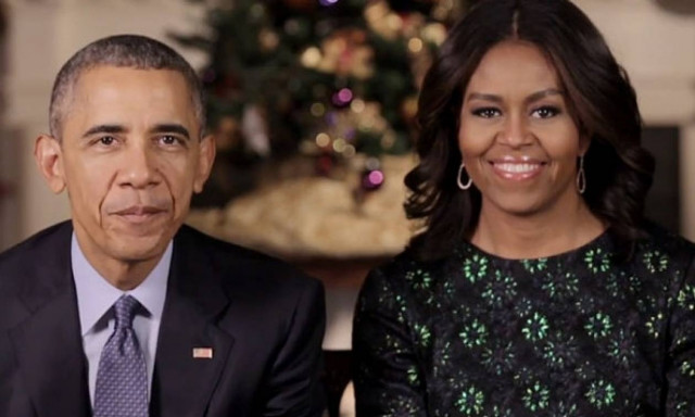 Από τη Χαβάη μαζί με τα σκυλιά τους ευχήθηκαν «χρόνια πολλά» στους Αμερικανούς οι Ομπάμα (video)