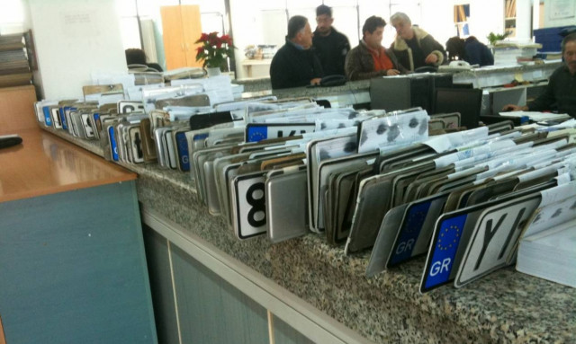 1.200.000 ιδιοκτήτες ΙΧ παρέδωσαν πινακίδες