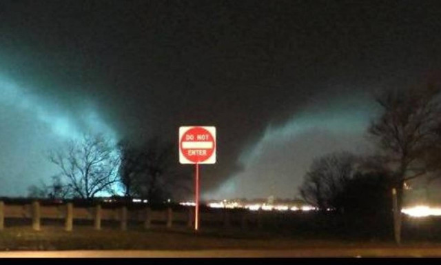 Ισχυροί ανεμοστρόβολοι στις ΗΠΑ -18 νεκροί (vid)