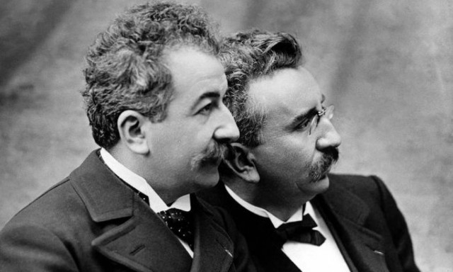 Σαν σήμερα το 1895 προβάλλεται η πρώτη κινηματογραφική ταινία