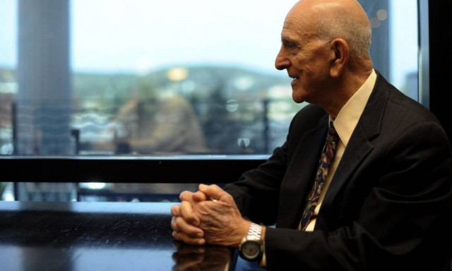 Εκατομμυριούχος ομογενής δώρισε $605 εκατομμύρια σε ιδρύματα (pics)