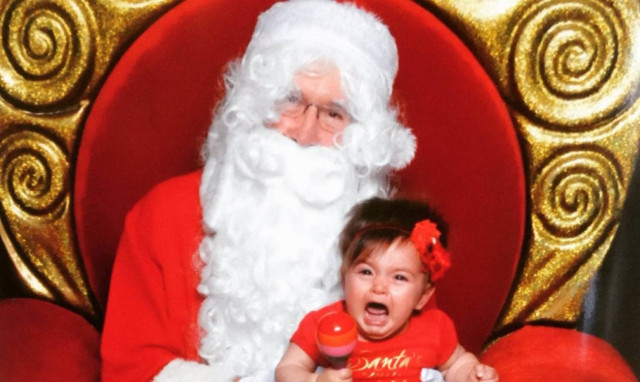 Όταν ο Άγιος Βασίλης δεν σκορπά χαμόγελα, αλλά… τρόμο! (photos)