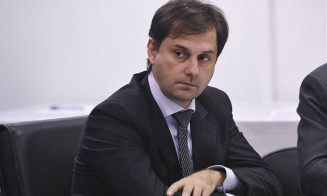 Θεοχάρης: Παλινωδίες και ερασιτεχνισμοί με τους φόρους