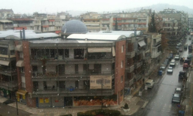 Τώρα: Χιονίζει στις Σέρρες (video)