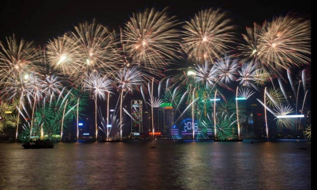 Καλωσορίζει ο πλανήτης το 2016 (photos)