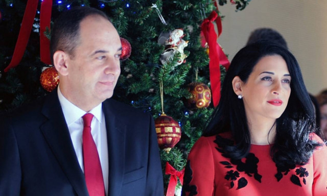 Παιδιά αστυνομικών είπαν τα πρωτοχρονιάτικα κάλαντα στον Γ. Πλακιωτάκη