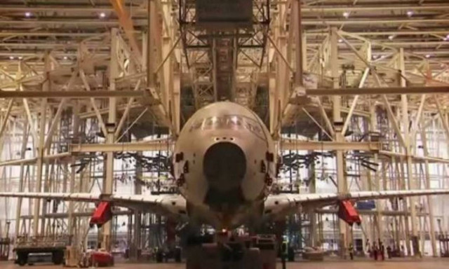 Θα ταξιδέψετε με αεροπλάνο; Δείτε πώς τσεκάρουν την αντοχή τους… (vid)