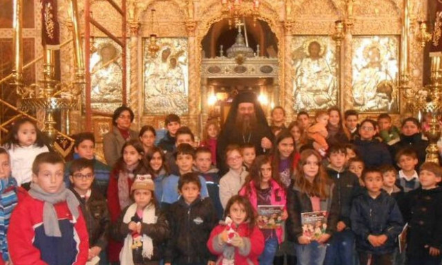 O Μητροπολίτης Χίου τίμησε τους πολύτεκνους και τους μοίρασε δώρα