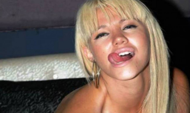 Η Σάσα Μπάστα μπρούμυτα στην μπάρα (video)