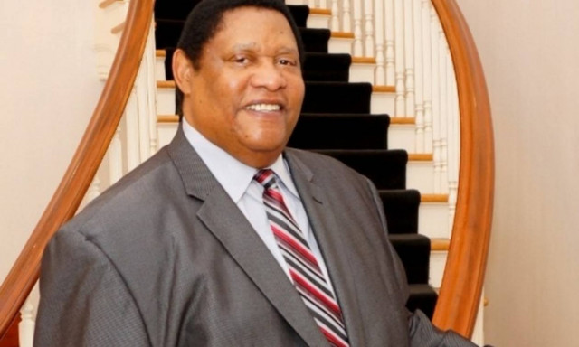 Πολιτικός στις ΗΠΑ προτρέπει πολίτες να πετούν πέτρες στους αστυνομικούς!