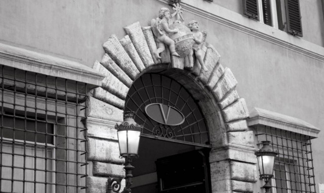 Τι προκάλεσε τις φήμες για «πωλητήριο» της «Βαλεντίνο»