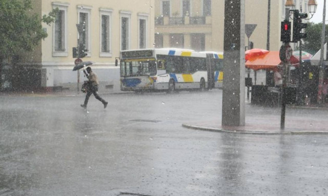 Καιρός: Βροχές, καταιγίδες και άνοδος της θερμοκρασία την Τρίτη (5/1)