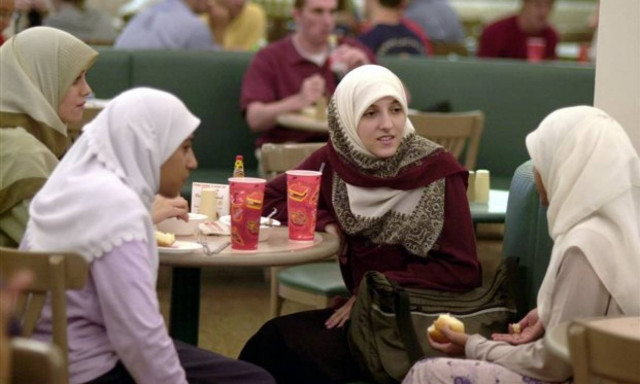 Απόφαση σοκ: Απαγορεύτηκε το φλερτ πριν το γάμο στην Τουρκία