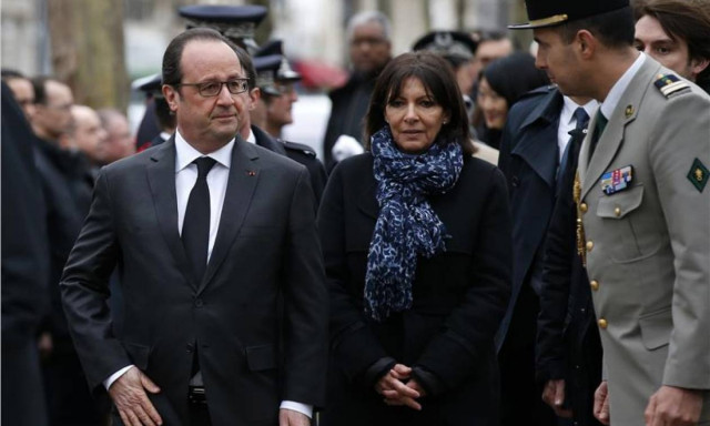 Charlie Hebdo: Με λάθος η τιμητική επιγραφή που αποκάλυψε ο Ολάντ για τους νεκρούς (pics+vid)