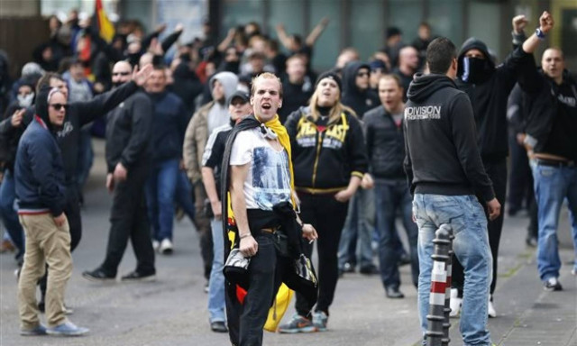 Μεγαλειώδης διαδήλωση... 10 ακροδεξιών στη Γερμανία! (photo)