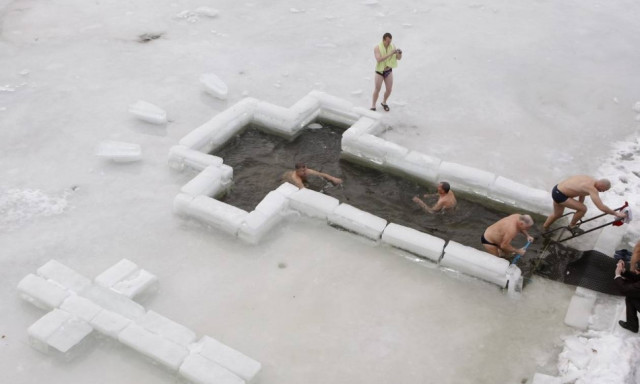 Θεοφάνεια 2016: Πώς γιόρτασαν οι χριστιανοί σε όλο τον κόσμο (pics)