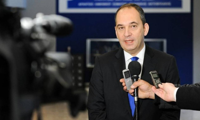 Πλακιωτάκης: Το Άγιο Πνεύμα να φωτίζει τη στράτα όλων μας