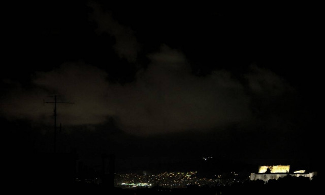 ΤΩΡΑ: Ισχυρή καταιγίδα πλήττει την Αττική