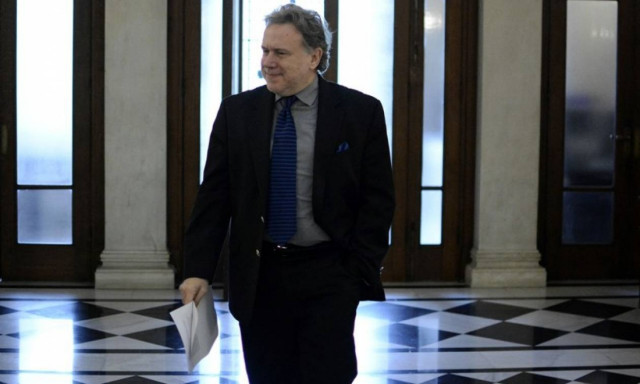 Όπισθεν ολοταχώς η κυβέρνηση για τα μπλοκάκια