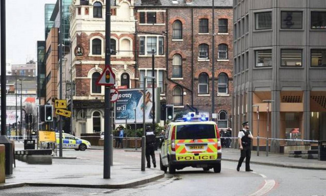 Συναγερμός για βόμβα στο Λίβερπουλ - Δείτε live εικόνα από το σημείο (Pics & Vids)