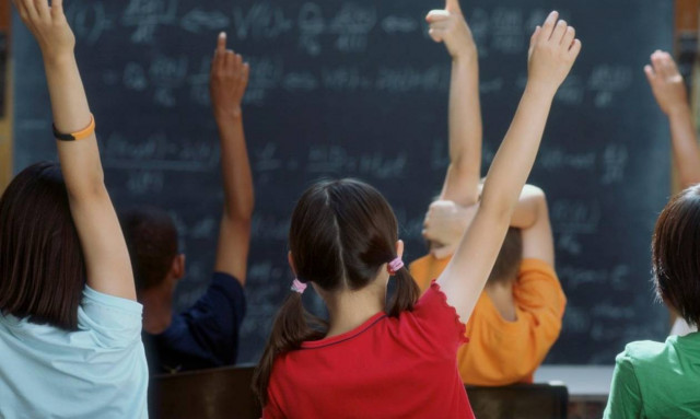 Αναστάτωση στην Πάτρα έξω από σχολείο – Τι συνέβη και κοίταζαν όλοι έξω από το παράθυρο;