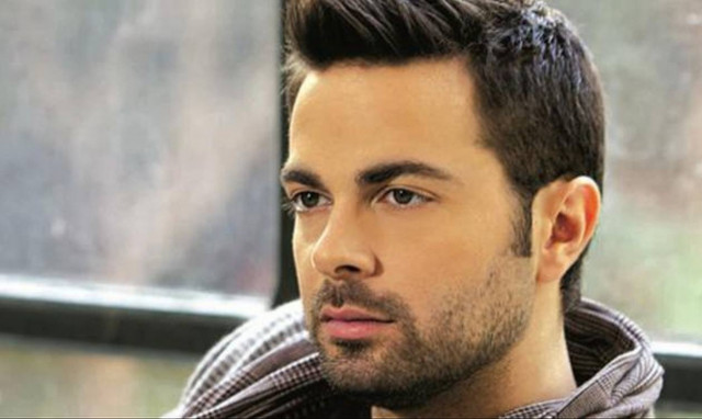 Η πρώτη φωτογραφία του Ηλία Βρεττού μετά το νοσοκομείο!