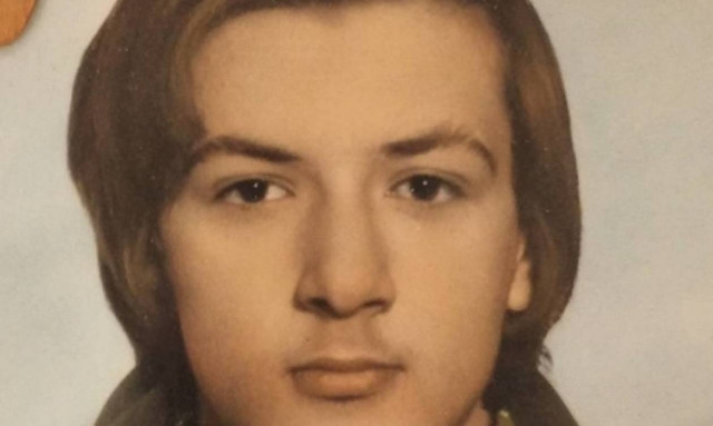 Τον αναγνωρίζετε; - Eίναι ο μπαμπάς Έλληνα τραγουδιστή και μοιάζουν σαν δύο σταγόνες νερό