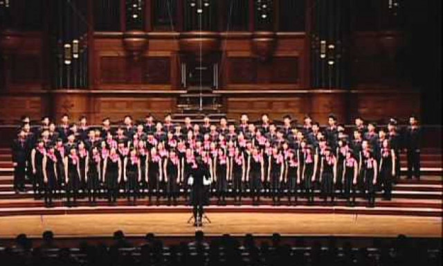 Δείτε το! Κινέζοι τραγουδάνε άψογα το τραγούδι Σαμιώτισσα! (video)