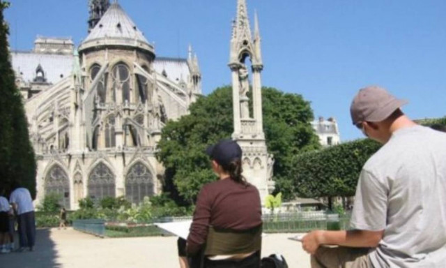 Τα μουσουλμανικά τεμένη στη Γαλλία προσφέρουν «τσάι της αδελφοσύνης»